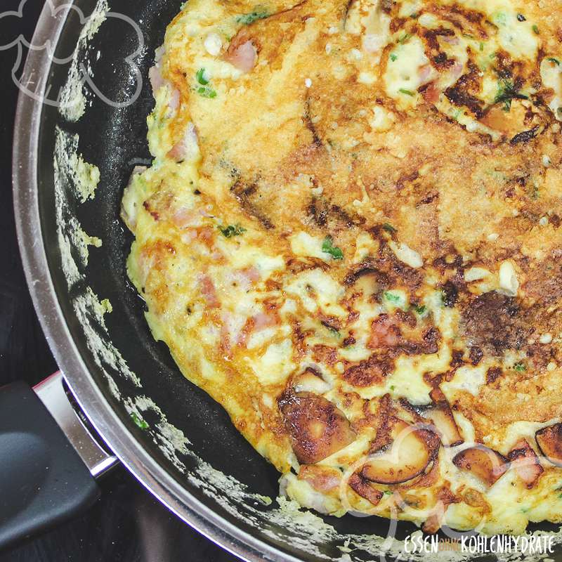 Low Carb Schinken-Champignon Omelette