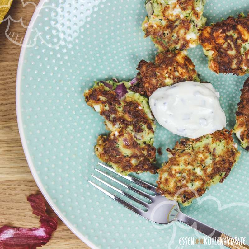 Leckere Low-Carb Zucchini-Feta Küchlein