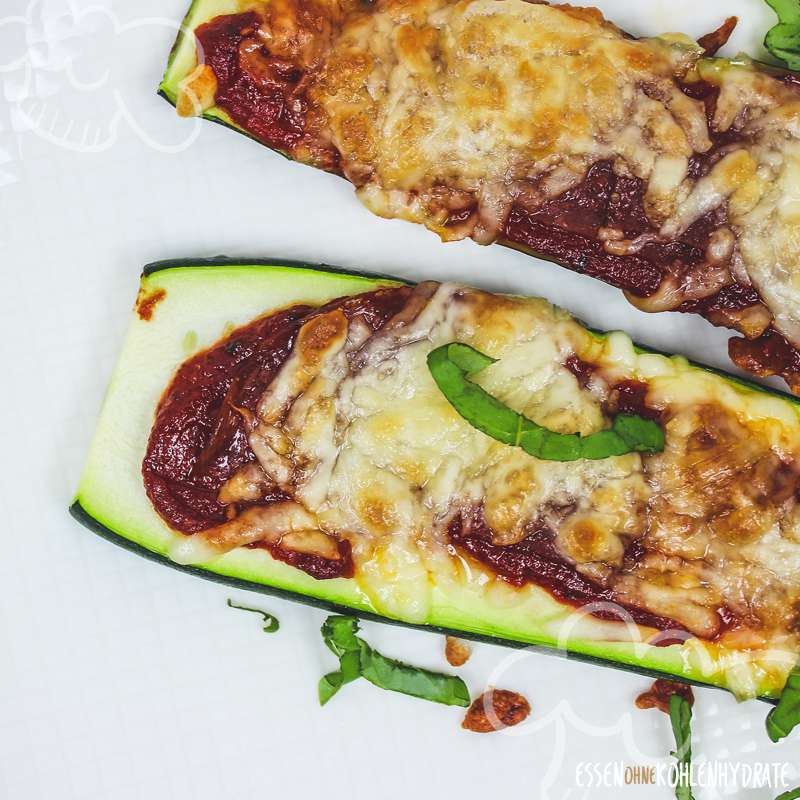 Low-Carb Zucchini-Pizza-Baguettes