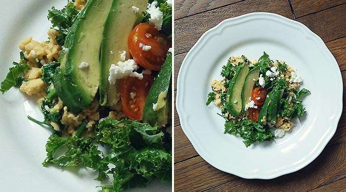 Grünkohl-Avocado-Rührei mit Tomaten und Feta