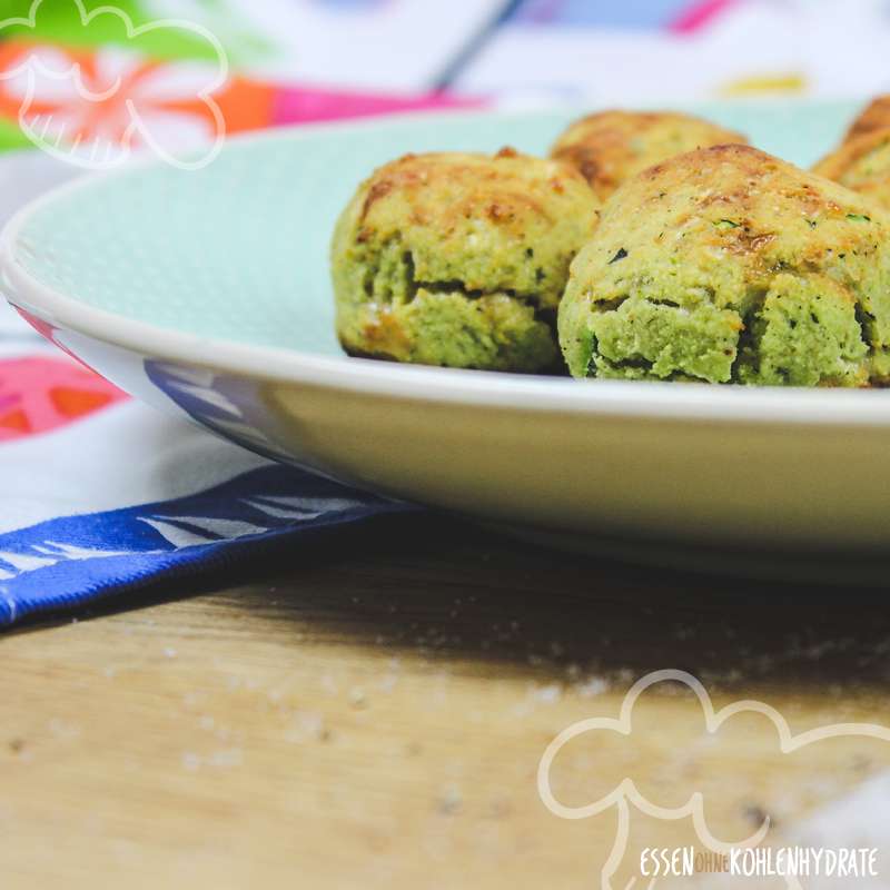 Low-Carb Zucchinibällchen mit Käse