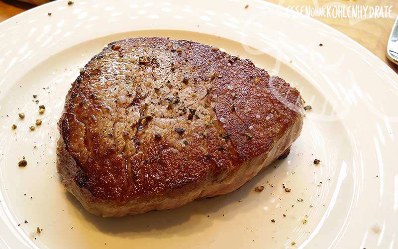 Filet mit Bohnen-Baconrolle und Kohlrabi-Pommes