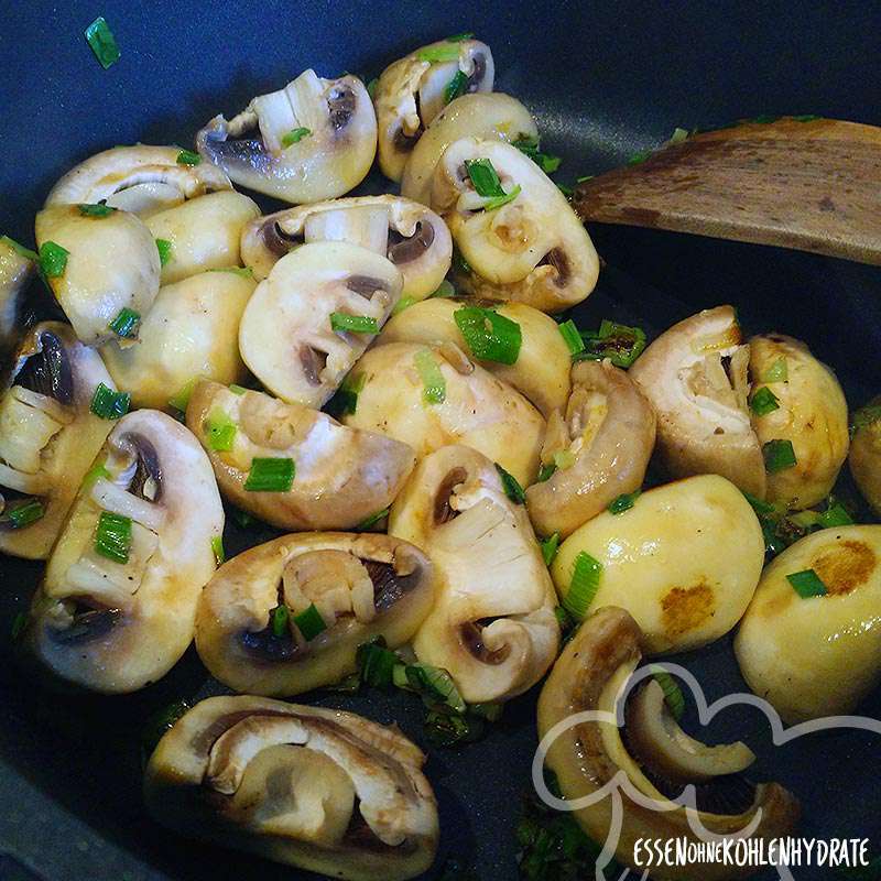 Leckerer Champignon-Tomaten-Auflauf - Essen ohne Kohlenhydrate