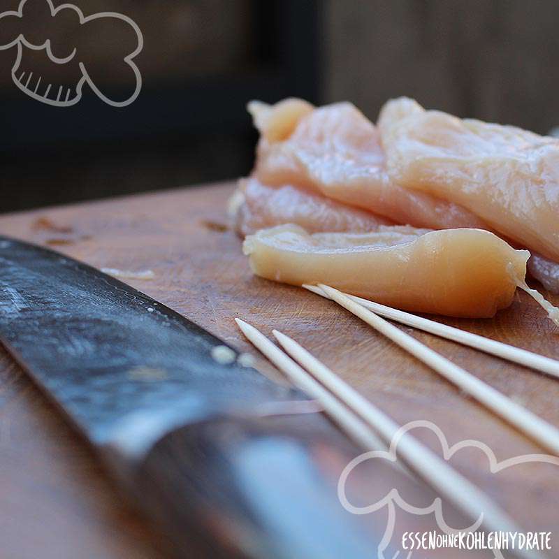 Hähnchen-Spieße mit Erdnuss-Kokos-Dip - Essen ohne Kohlenhydrate