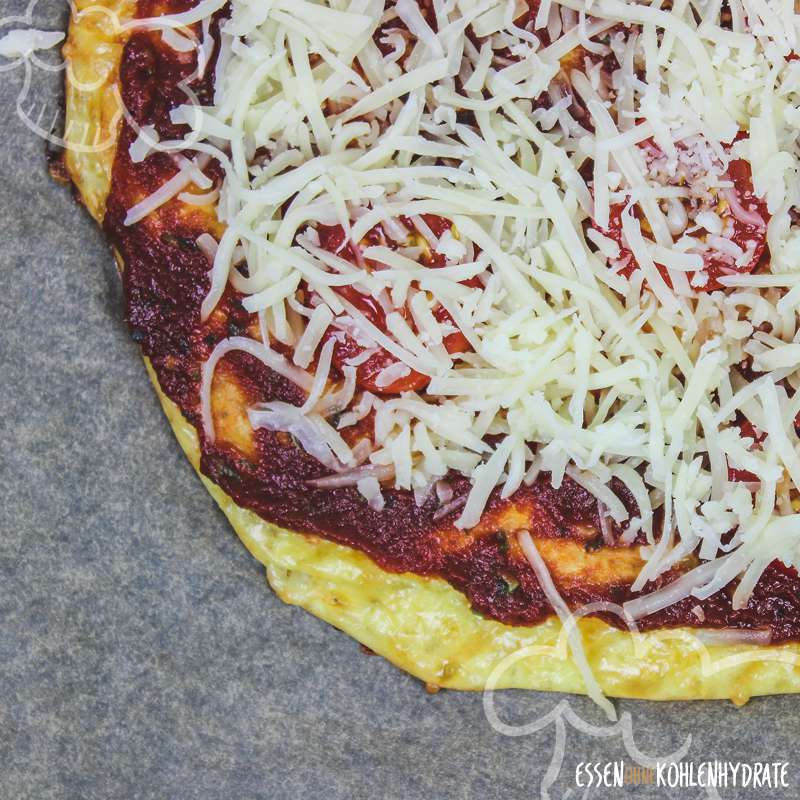 Einfache Low-Carb Pizza (ohne Mehl) - Essen ohne Kohlenhydrate