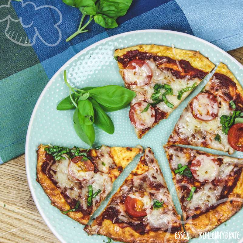 Einfache Low-Carb Pizza (ohne Mehl) - Essen ohne Kohlenhydrate