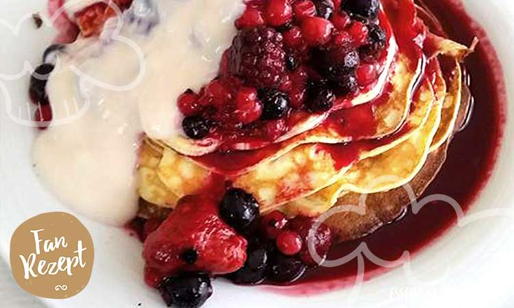 Low-Carb Frischkäse-Pancakes mit Beeren