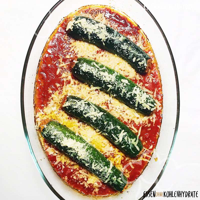 Zucchini-Cannelloni gefüllt mit Bolognese