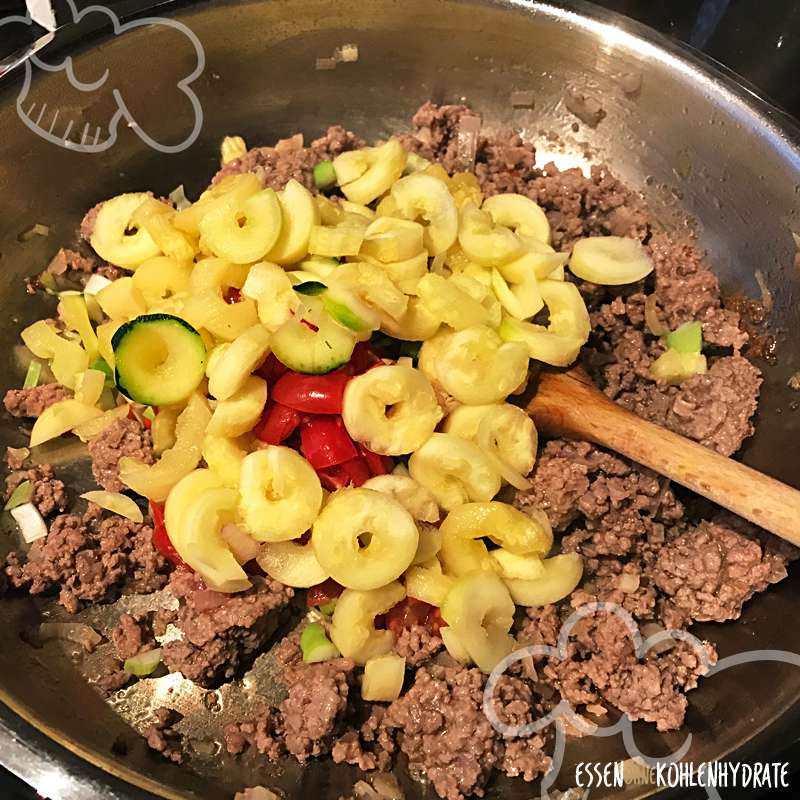 Zucchini-Cannelloni gefüllt mit Bolognese