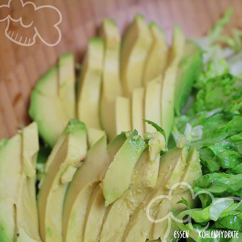 Fitness-Salat mit Rinderstreifen und Avocado