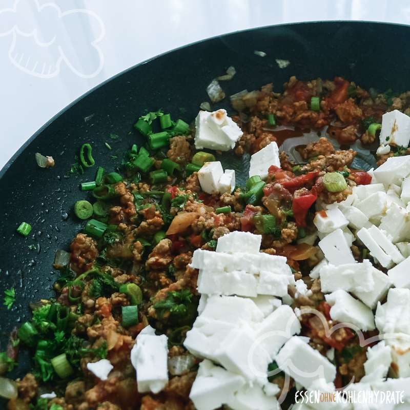 Gefüllte Paprika mit Hack und Feta