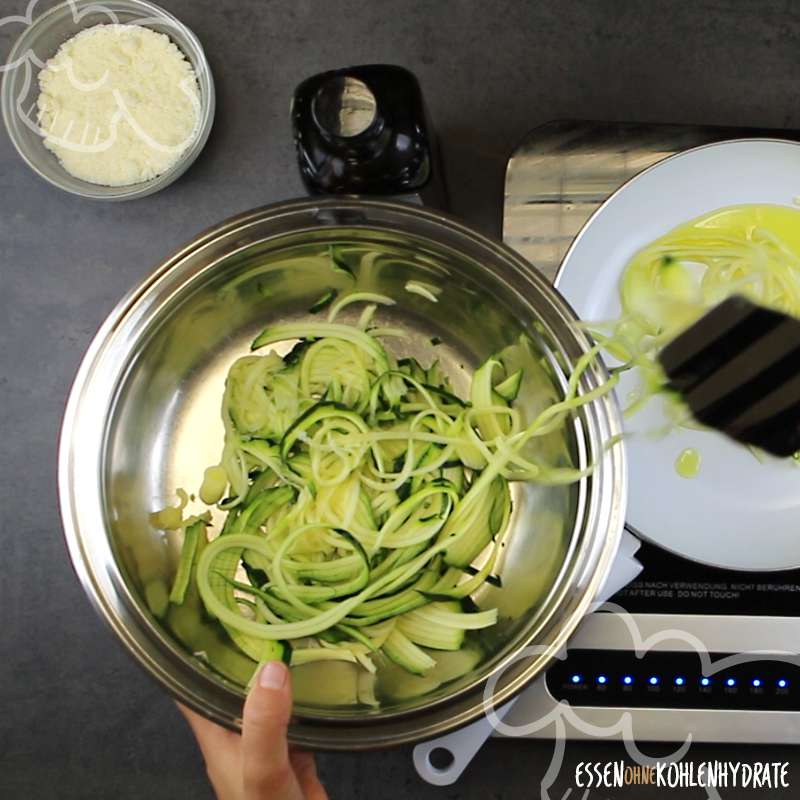 Parmesan-Zucchini-Nudeln