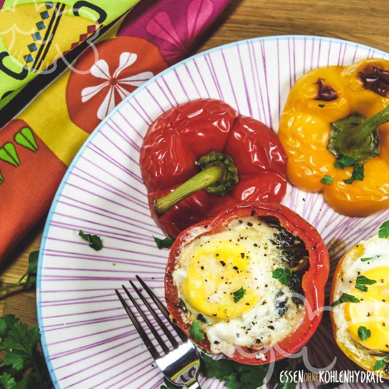 Gefüllte Paprika mit Ei - Essen ohne Kohlenhydrate