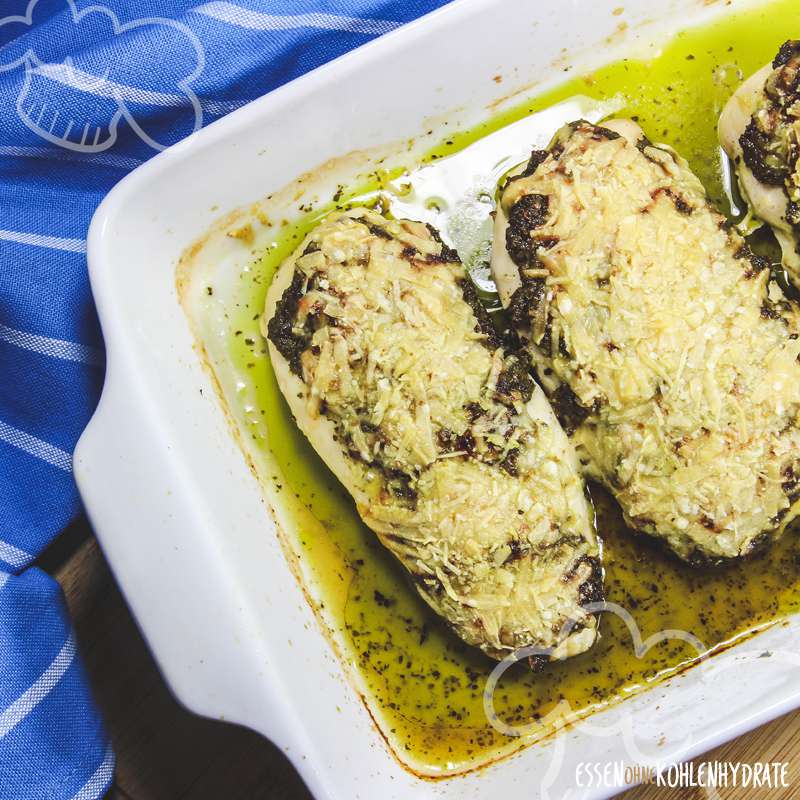 Pesto-Parmesan-Hähnchen - Essen ohne Kohlenhydrate