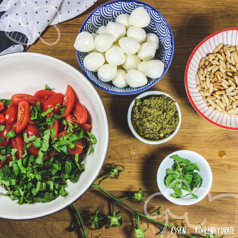 Hühnchen-Caprese-Salat