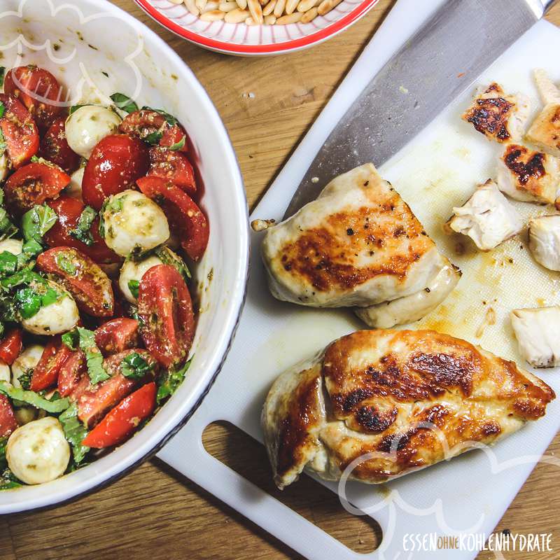 Hühnchen-Caprese-Salat