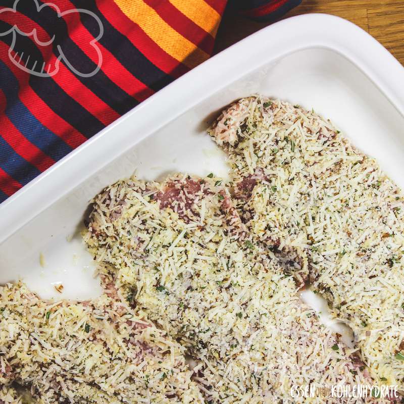 Parmesan-Schnitzel mit Tomatensalat