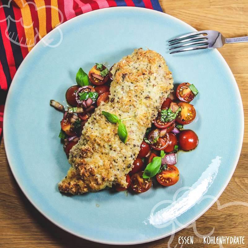 Parmesan-Schnitzel mit Tomatensalat