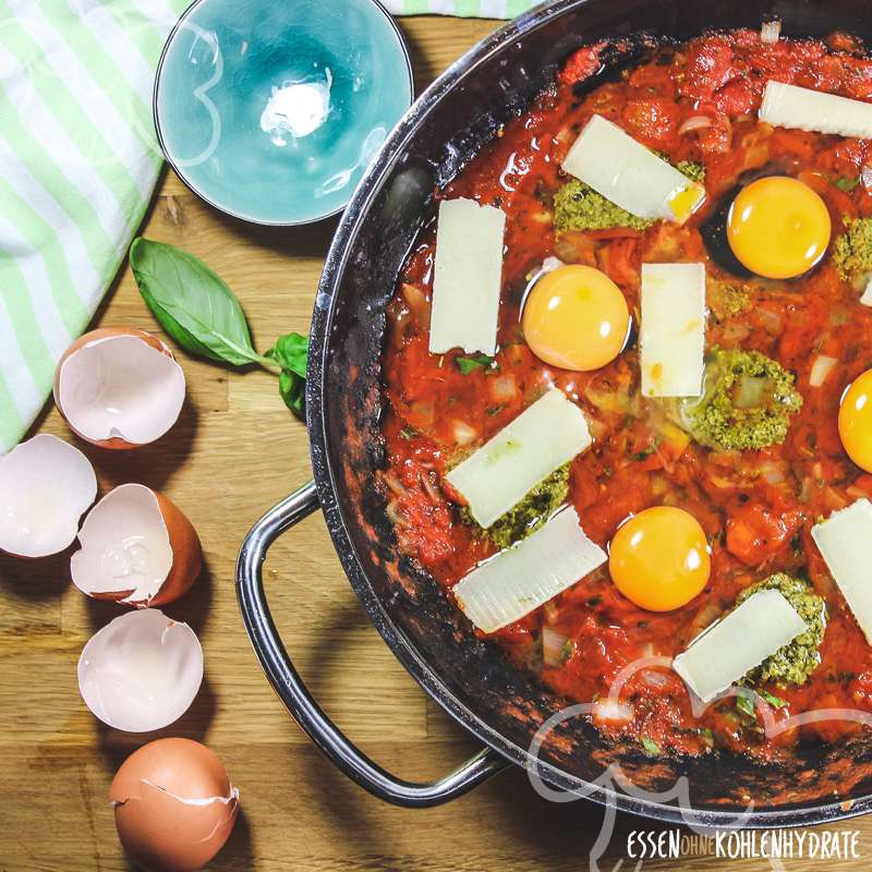 Eier und Tomaten aus dem Ofen - Essen ohne Kohlenhydrate