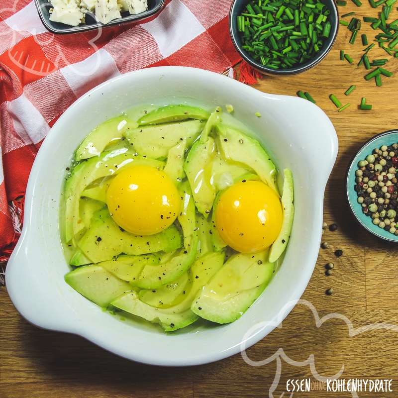 Gebackene Eier mit Avocado