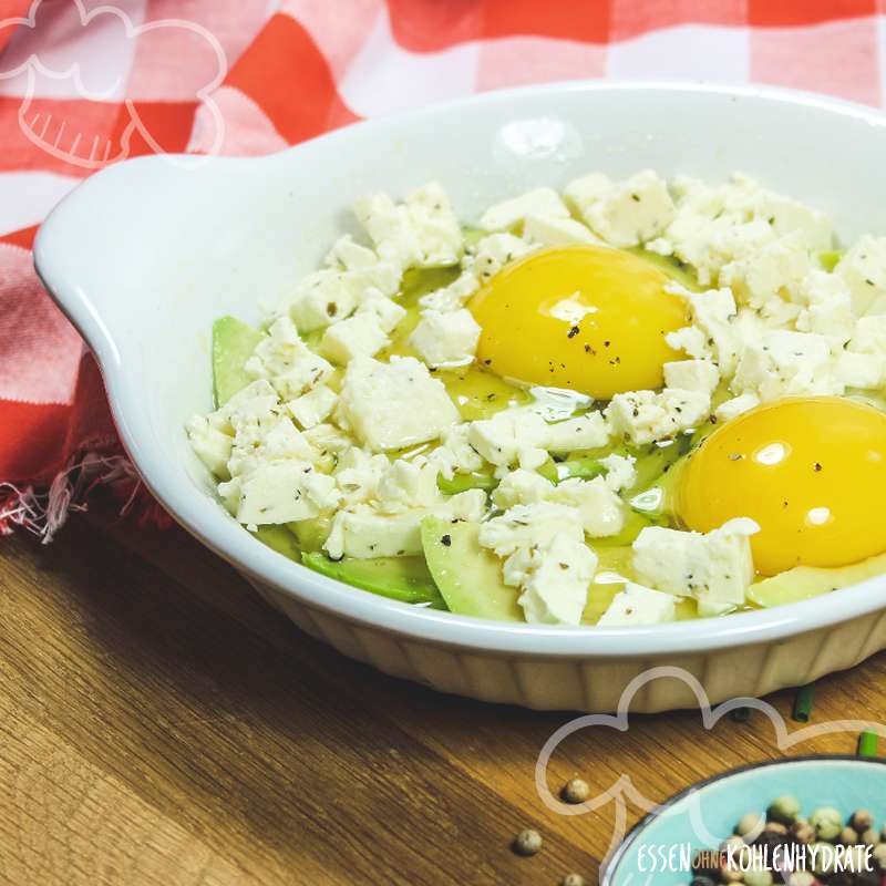 Gebackene Eier mit Avocado