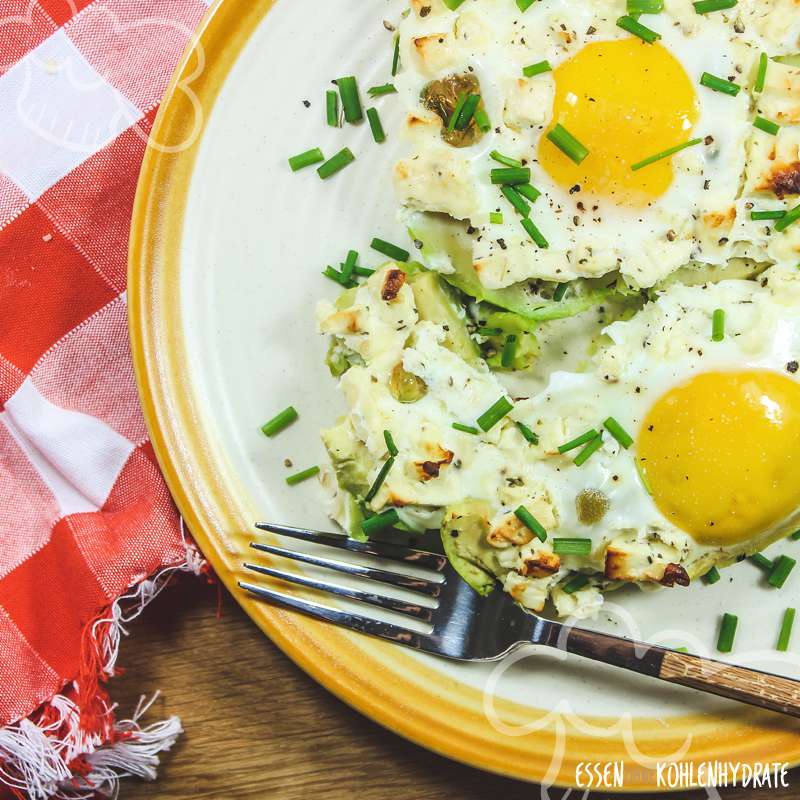 Gebackene Eier mit Avocado