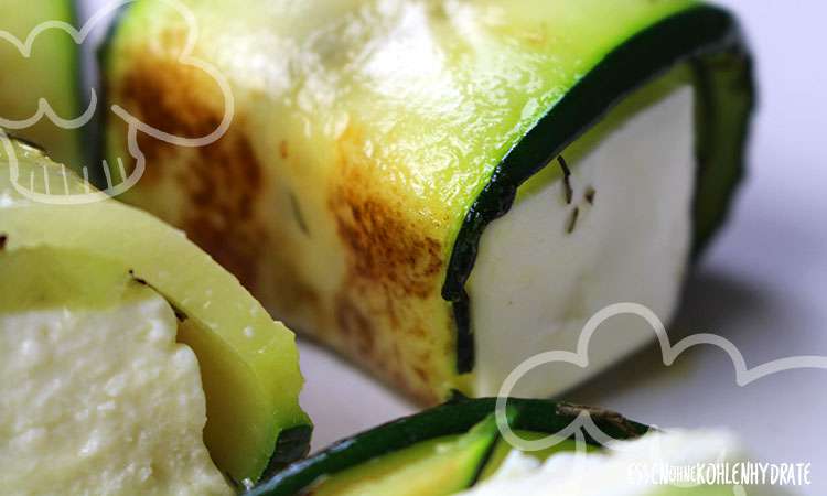 Feta im Thymian-Zucchini-Mantel - Essen ohne Kohlenhydrate