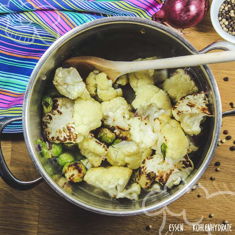 Blumenkohlsuppe mit Rosenkohl