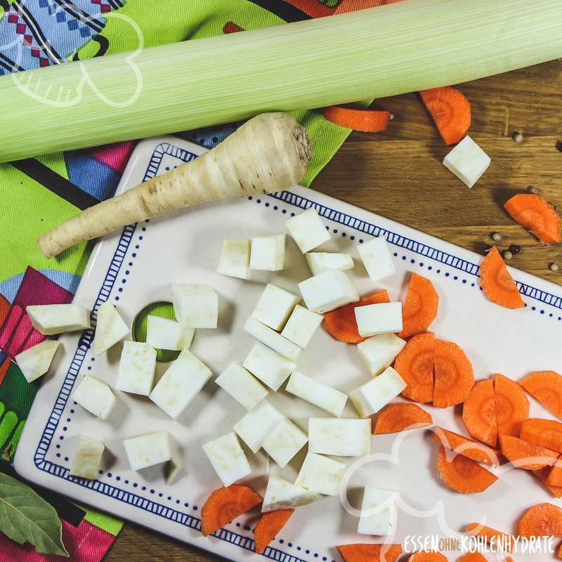 Einfache Gemüsesuppe - Essen ohne Kohlenhydrate Einfache Gemüsesuppe - Essen ohne Kohlenhydrate
