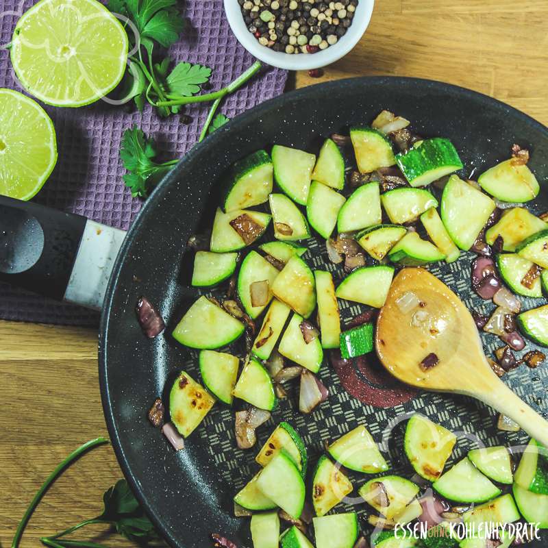 Zucchini-Pfanne mit Limette