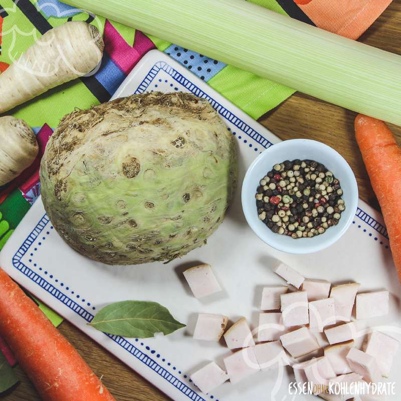 Einfache Gemüsesuppe - Essen ohne Kohlenhydrate Einfache Gemüsesuppe - Essen ohne Kohlenhydrate