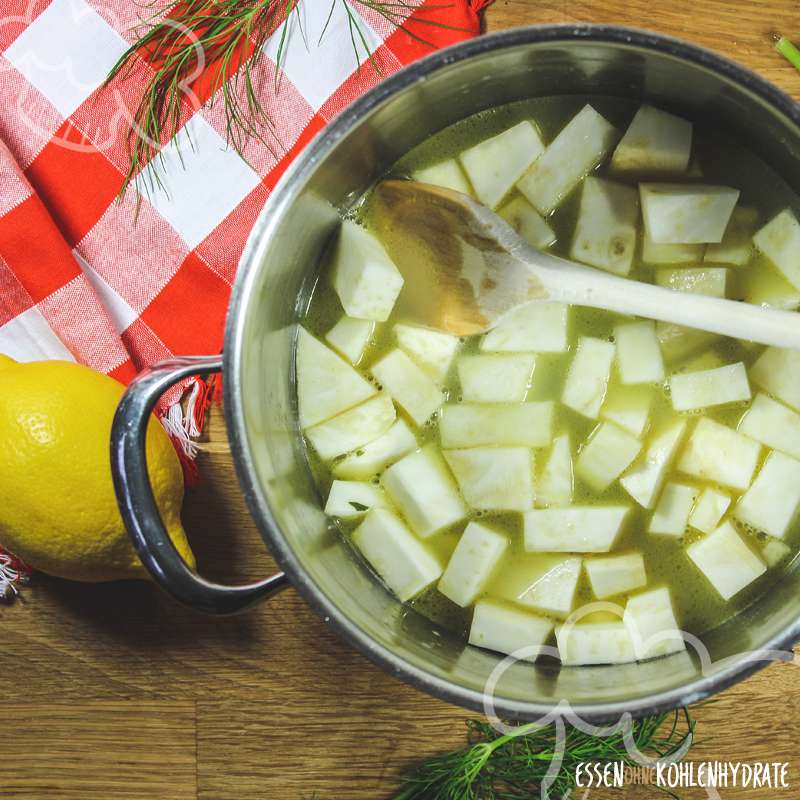 Selleriesuppe mit Räucherlachs