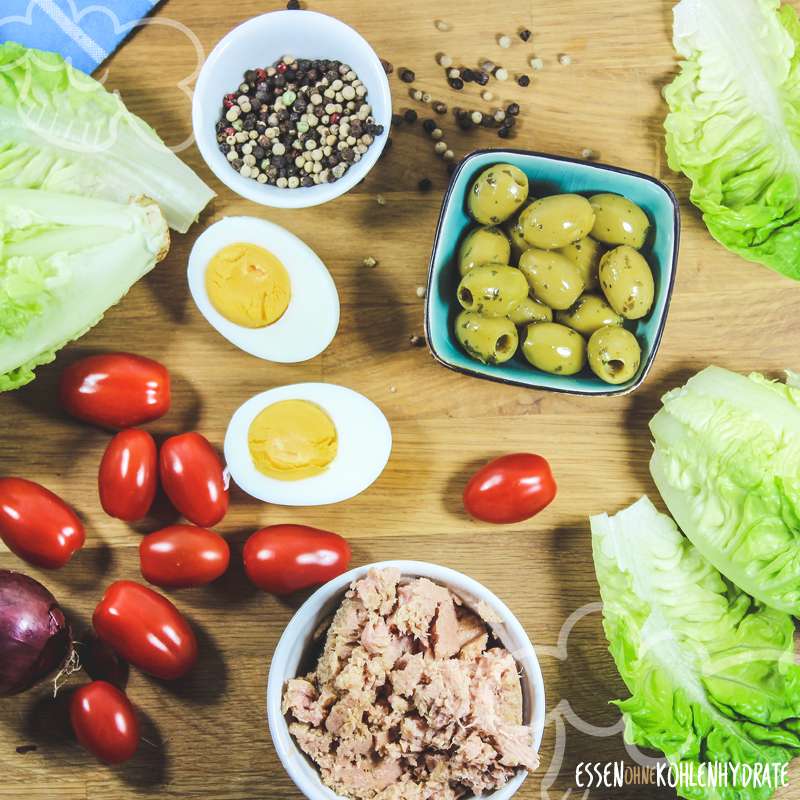 Salat mit Thunfisch und Ei - Essen ohne Kohlenhydrate