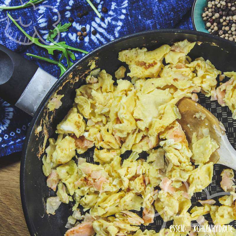 Rührei mit Lachs - Essen ohne Kohlenhydrate