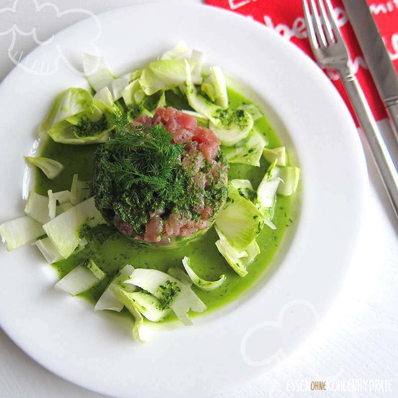 Thunfisch-Tatar mit Avocado und Chicoree