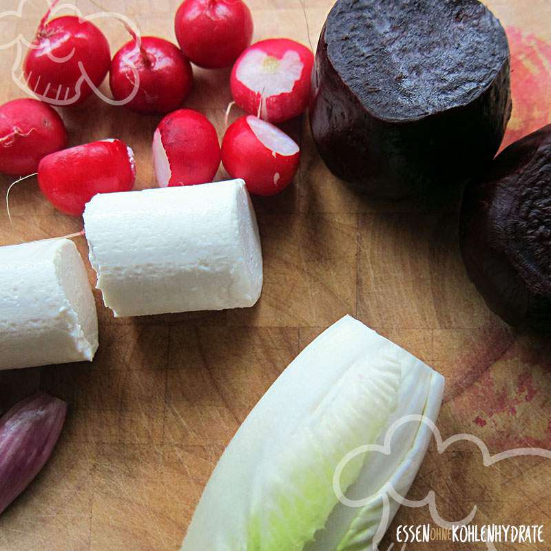 Rote Beete-Carpaccio mit Chicorée und Radieschen