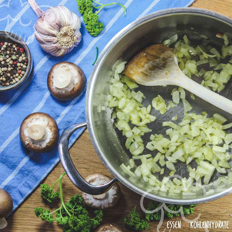 Käsesuppe mit Pilzen - Essen ohne Kohlenhydrate