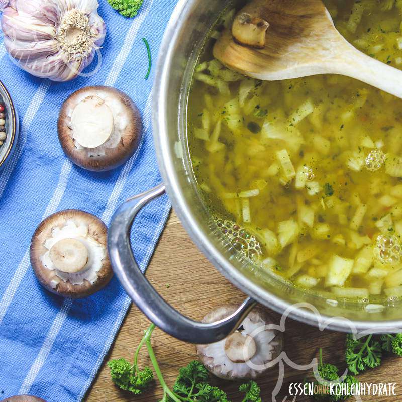 Käsesuppe mit Pilzen