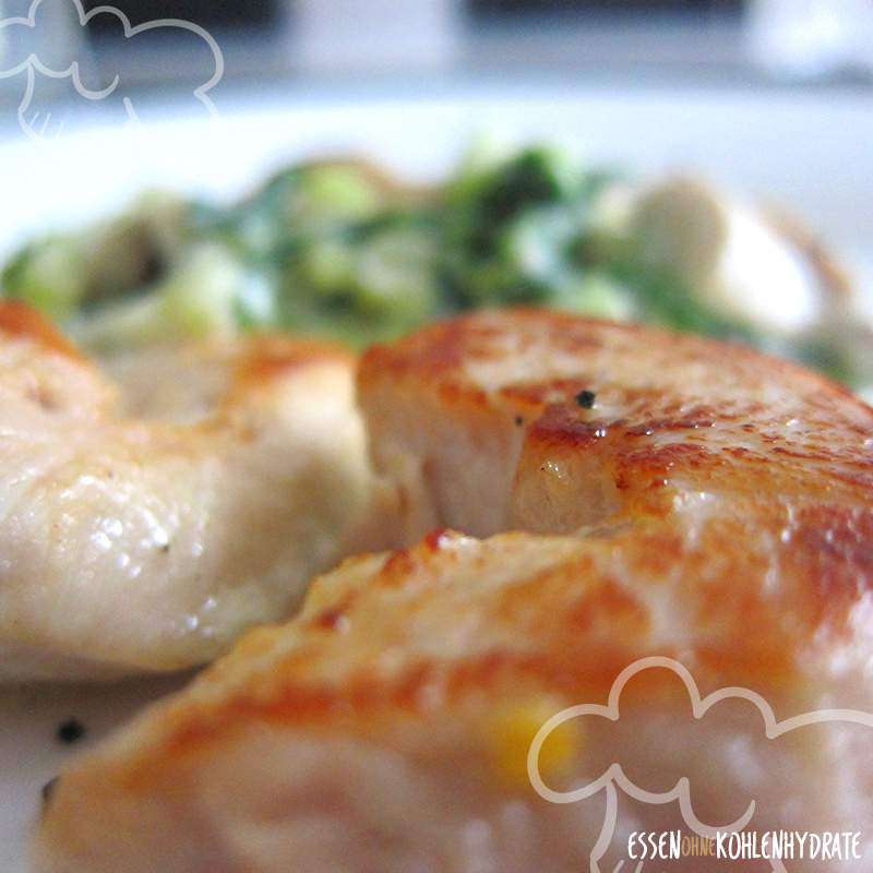 Putenpfanne mit Kräutersaitlingen und Pak Choi - Essen ohne Kohlenhydrate