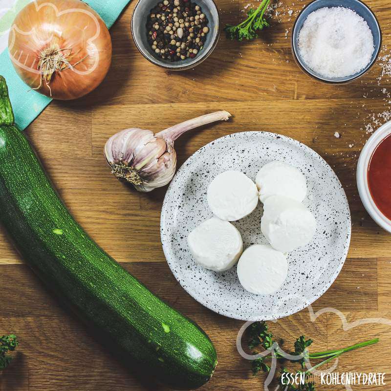 Gefüllte Zucchini mit Ziegenkäse - Essen ohne Kohlenhydrate