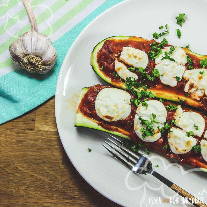 Gefüllte Zucchini mit Ziegenkäse - Essen ohne Kohlenhydrate