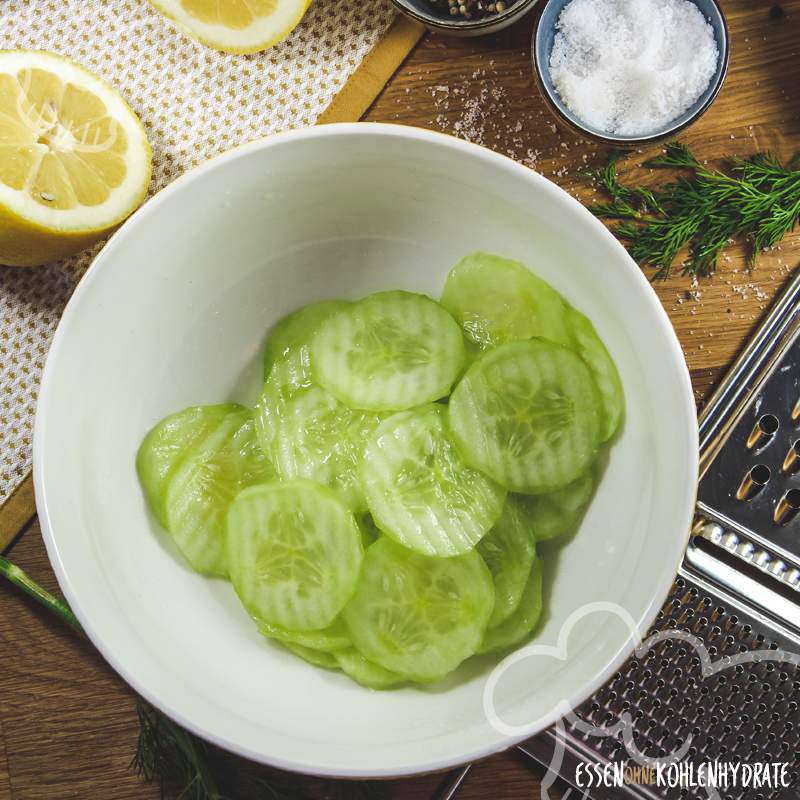 Avocado-Gurken-Salat mit Garnelen