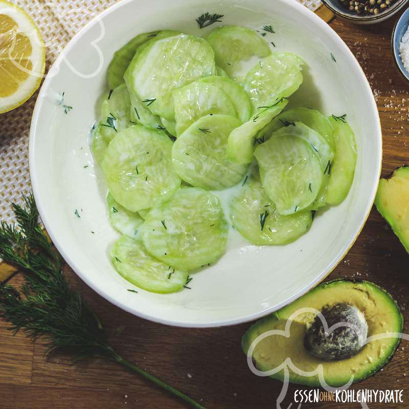 Avocado-Gurken-Salat mit Garnelen