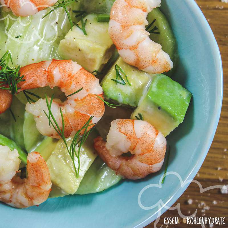 Avocado-Gurken-Salat mit Garnelen - Essen ohne Kohlenhydrate