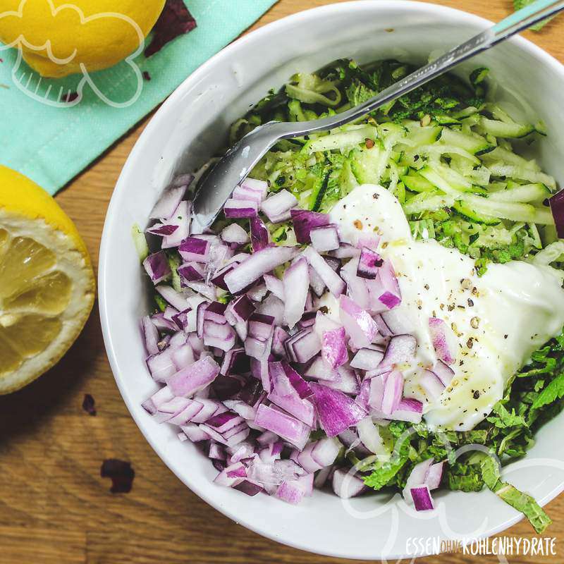 Halloumi auf Zucchinisalat