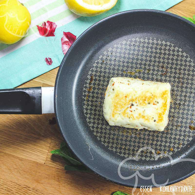 Halloumi auf Zucchinisalat