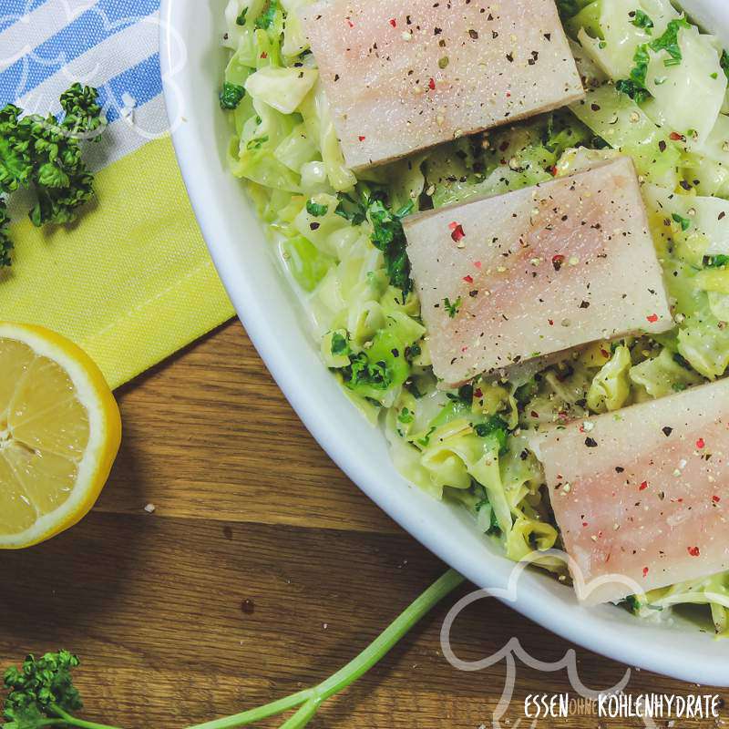 Lachs auf Chinakohl