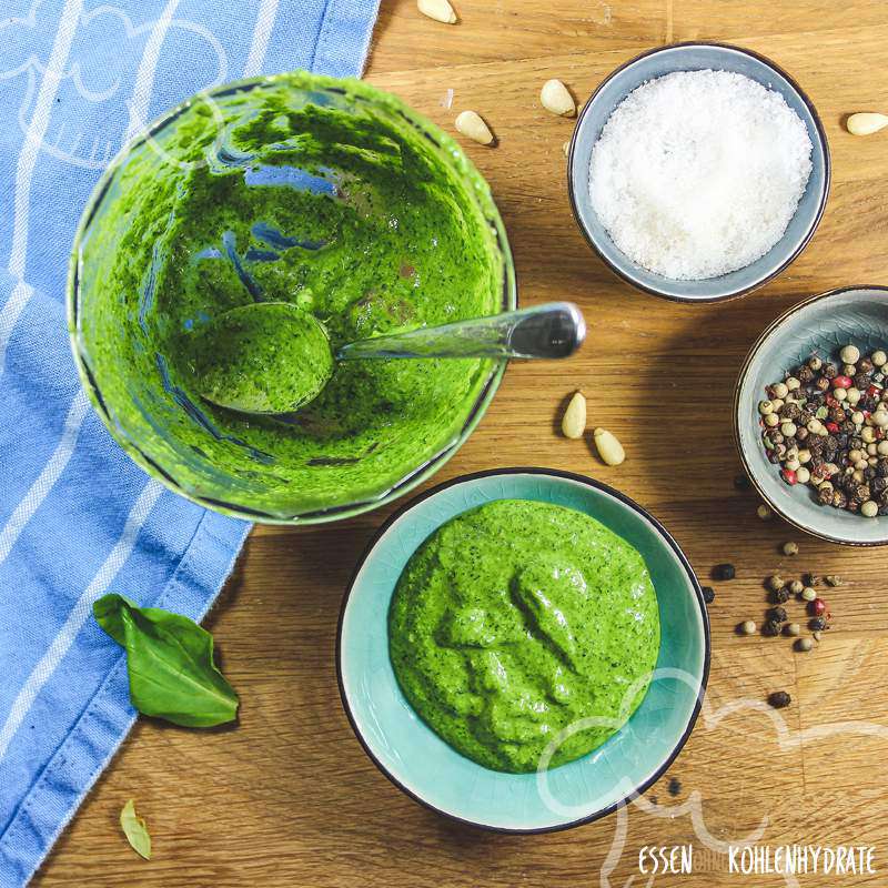 Steak mit Spinatpesto - Essen ohne Kohlenhydrate