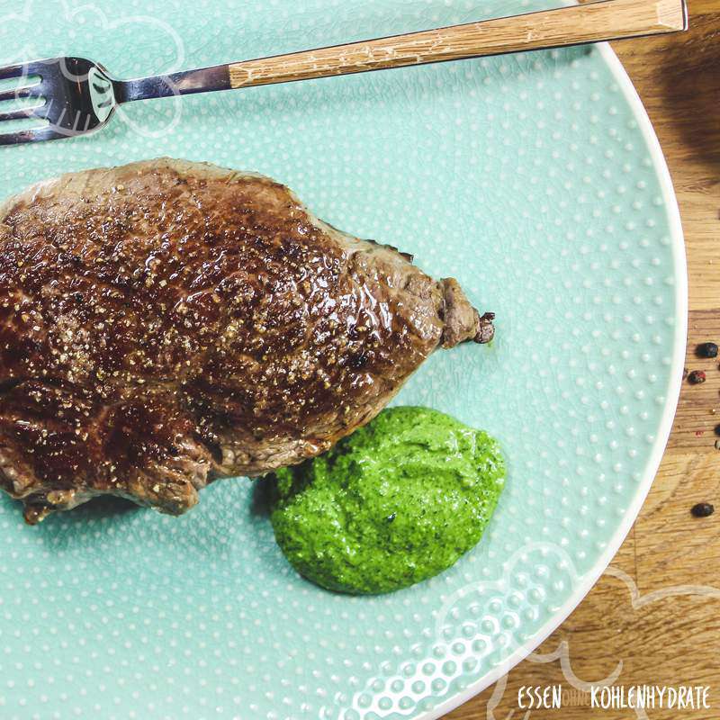 Steak mit Spinatpesto - Essen ohne Kohlenhydrate