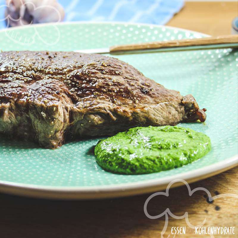 Steak mit Spinatpesto - Essen ohne Kohlenhydrate